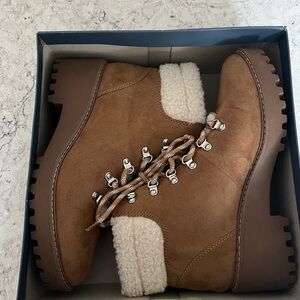 🌼Brand new! Hiking/winter boots